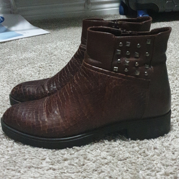 Boots - Picture 5 of 5